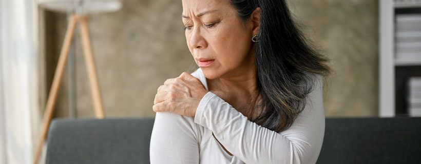 patient needing shoulder tendinopathy treatment in Orange